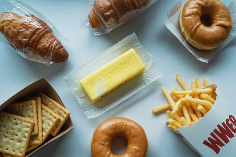 Sources d'acides gras trans : margarine, viennoiseries industrielles