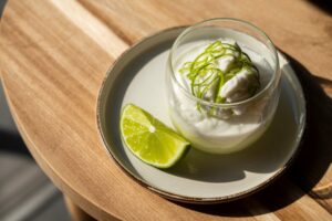 Mousse au citron vert et lait de coco