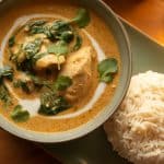 Curry de poulet au lait de coco et épinards