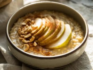 Porridge aux poires et noix de cajou