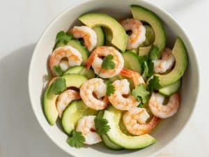 Salade de crevettes à l'avocat et concombre