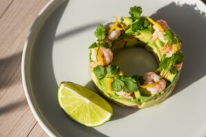 Tartare d&rsquo;avocat et crevettes au citron vert